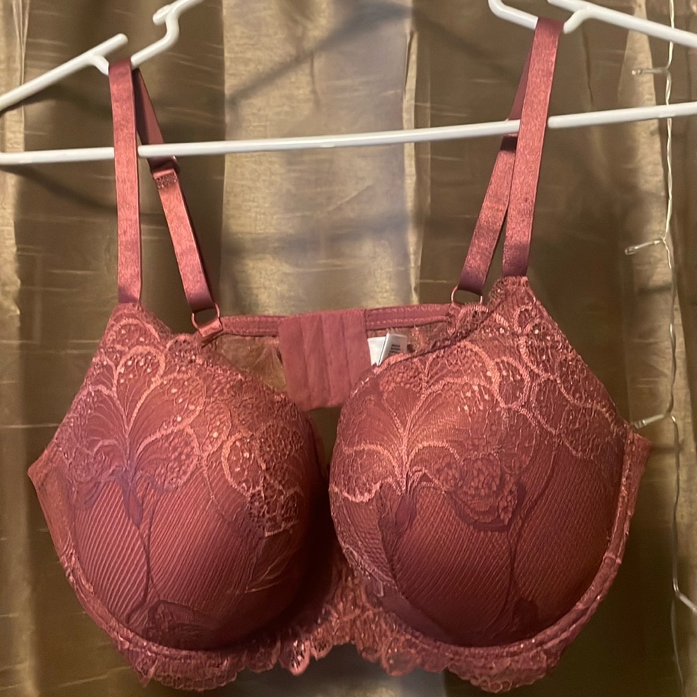 B.LUXE Brand New 38 D Full Figure Bra